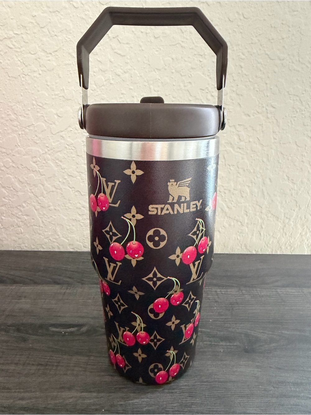 Stanley IceFlow 20 Oz Flip Straw Tumbler Brown Cherry Print NEW